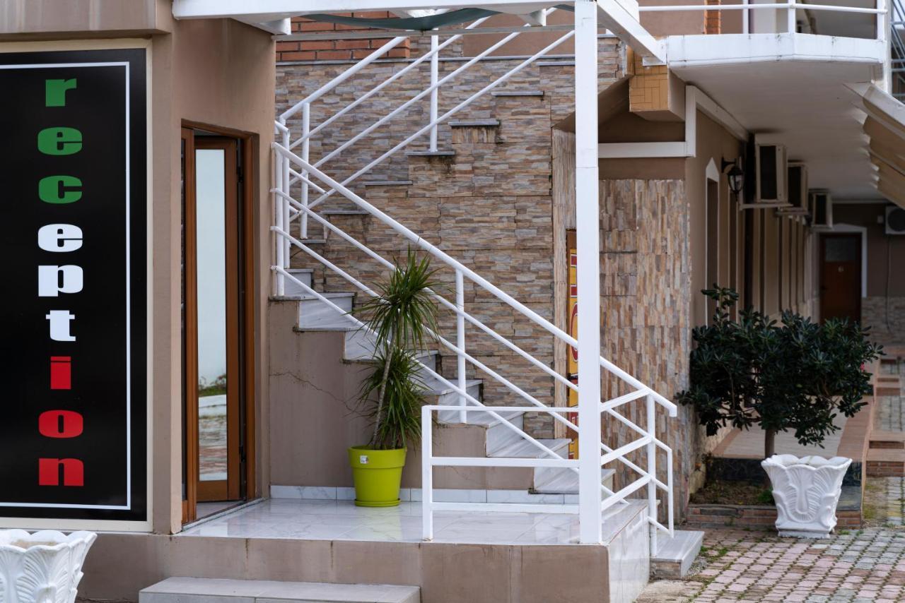Dolce Italia Residence Radhimë Exteriör bild